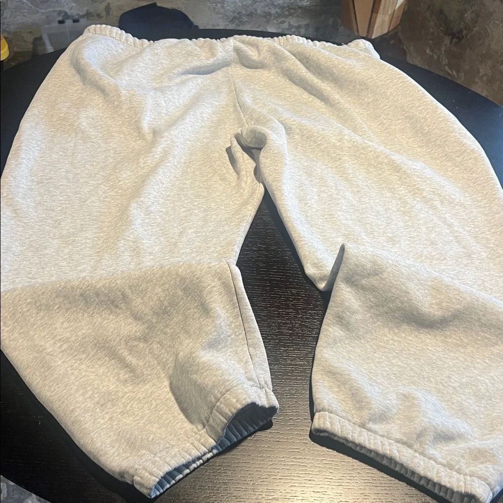 SKIMS light gray sweat pant. Size 4X. Good used condition. - Picture 4 of 4